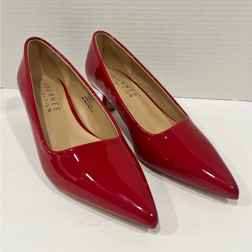 Journee Collection Celica Womens Pointed Closed Toe Kitten Heel‎ Pumps. Size 6.5